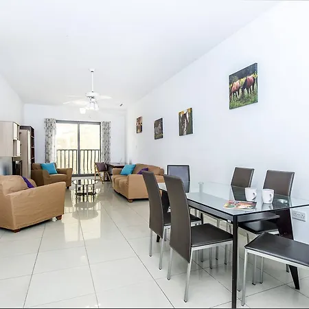 Stylish Central Flat, Theoria Travel Apartamento Sliema