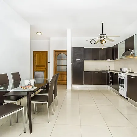 Stylish Central Flat, Theoria Travel *